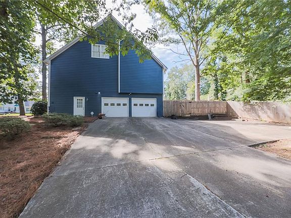 4th image of 1940 McEachern Manor Dr SW