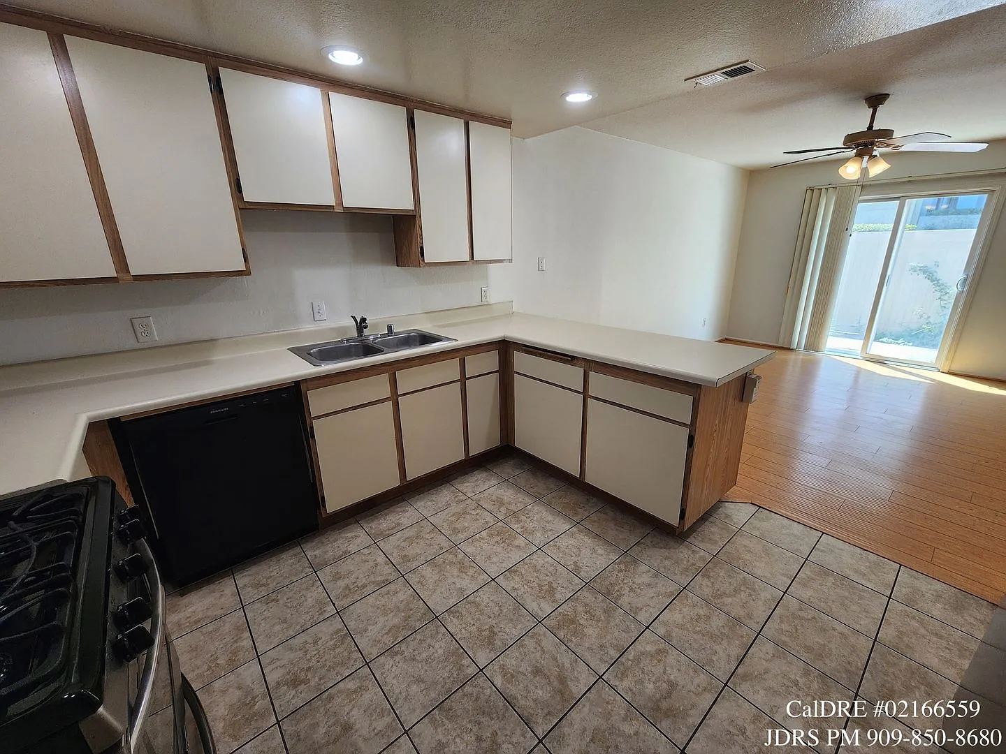 Diamond Bar 3 Bedroom Condo — Photo 4