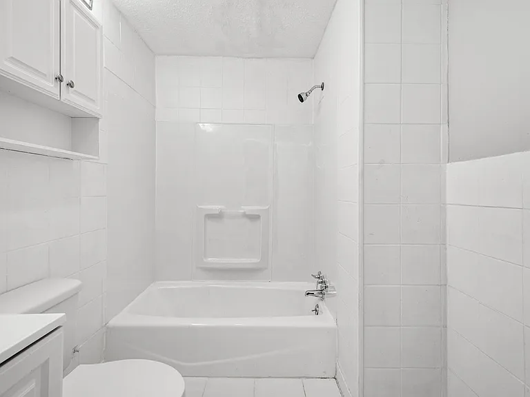 1137 Sheffield St — Photo 2