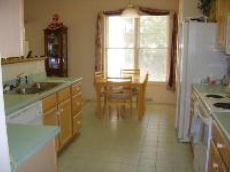 3rd image of 9 KILLARNEY Court