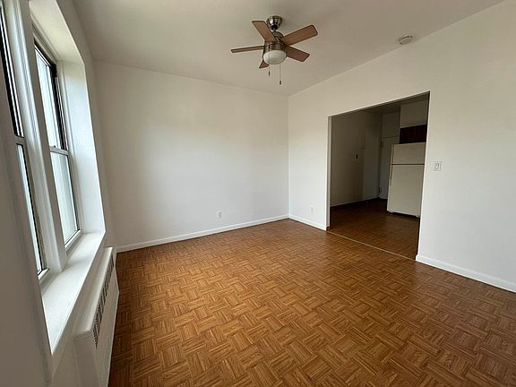 3rd image of 2580 36th St APT 3R