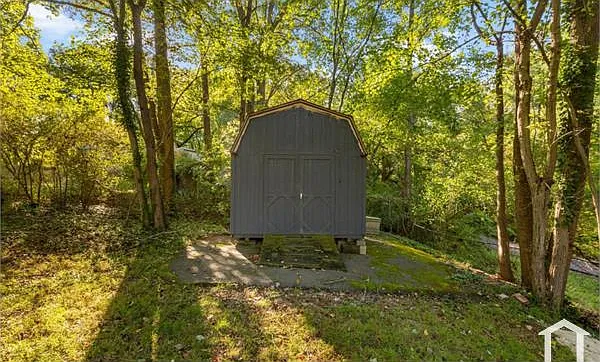 5 bed, 748 sqft, $4,324 — Photo 2