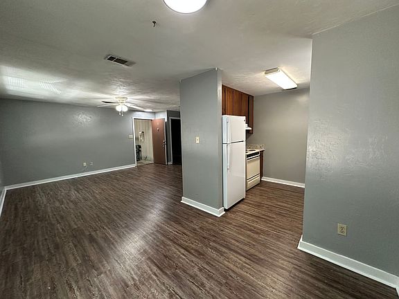 4th image of 599 Chicopee Ct