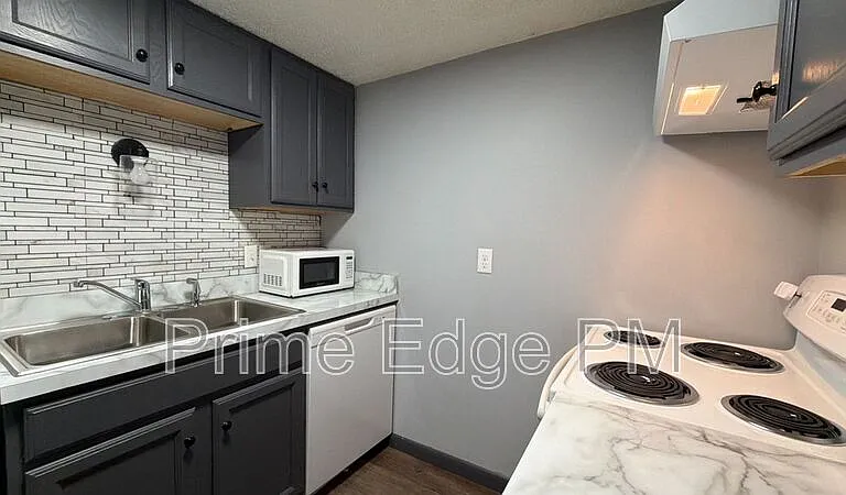 2343 B St #9 — Photo 13