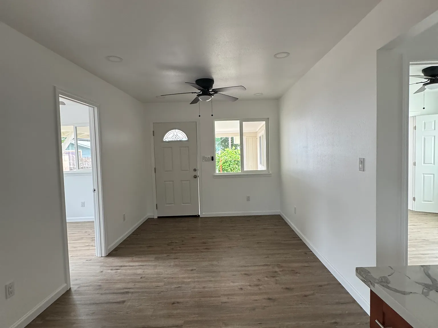 2 bed, 575 sqft, $3,300 — Photo 2