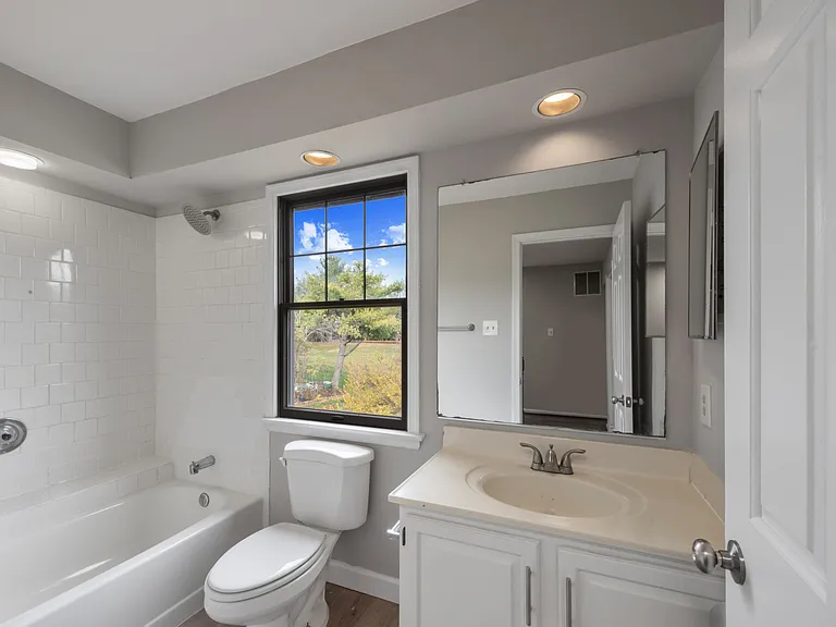 20 Rhodes Pl — Photo 34