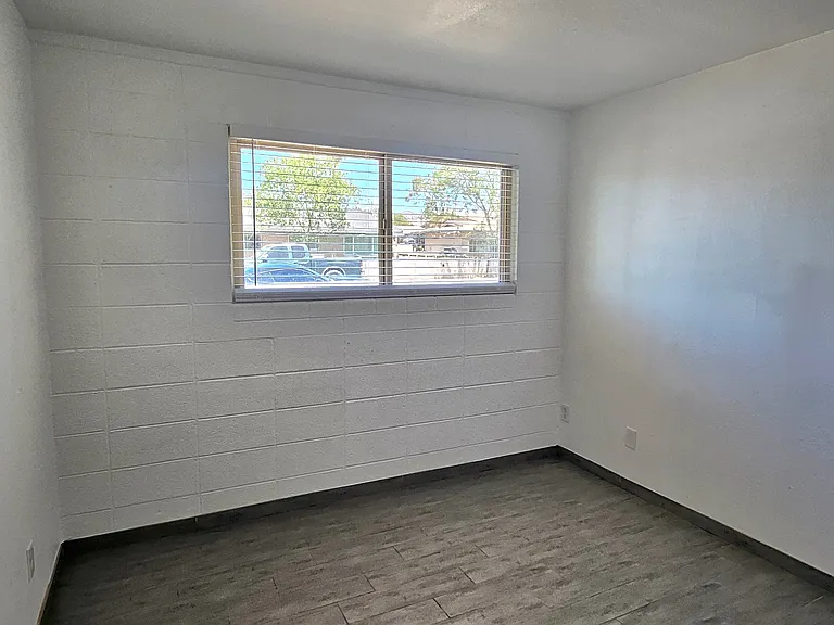 4117 E Moreland St #1 — Photo 16