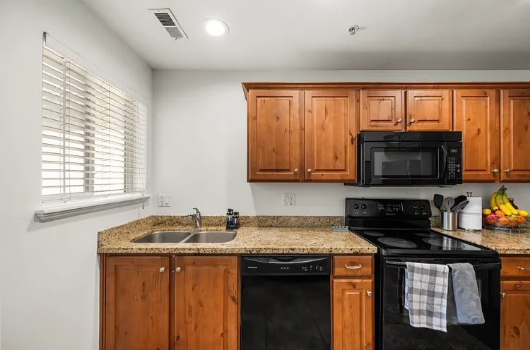 2725 S 700 E — Photo 6