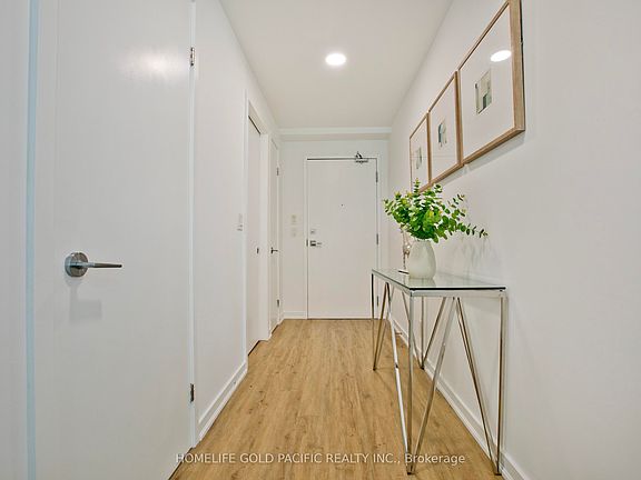 4th image of 14 York St #802