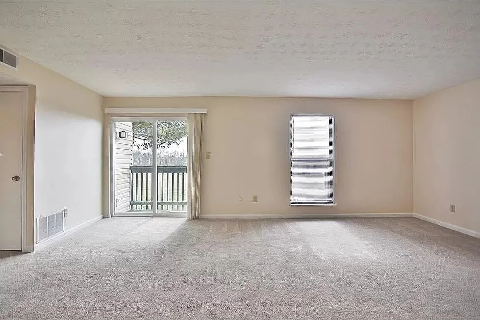 2 bed, 1056 sqft, $1,095 — Photo 2