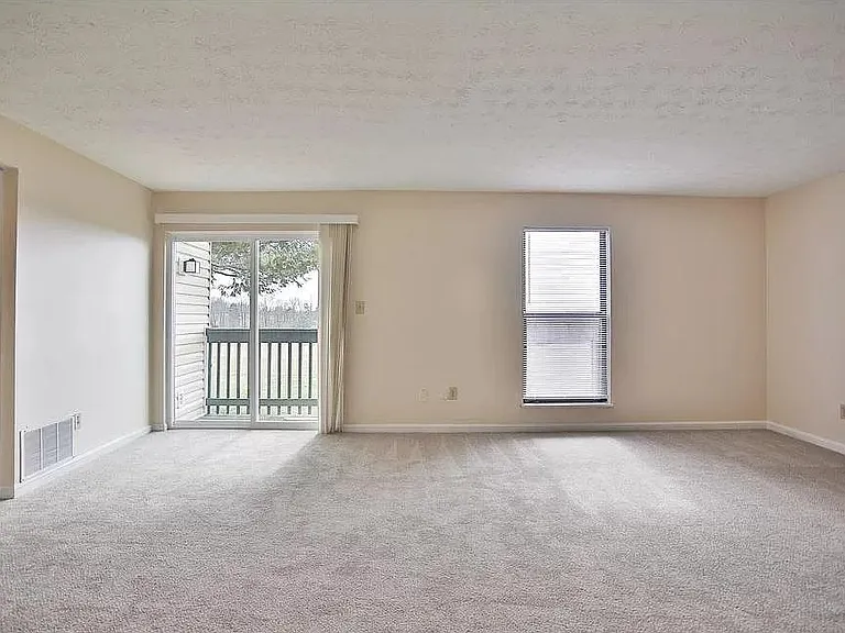 125 Tanglewood Ct — Photo 2