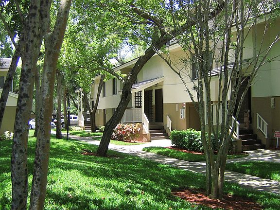 3rd image of 1165 Lakepointe Ln