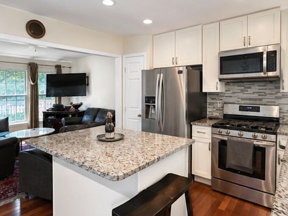 4th image of 23038 Potomac Hill Sq