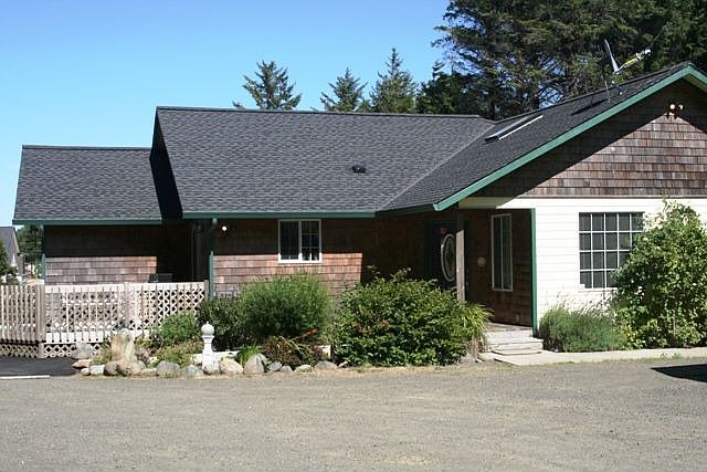 1st image of 3951 SE High School Dr