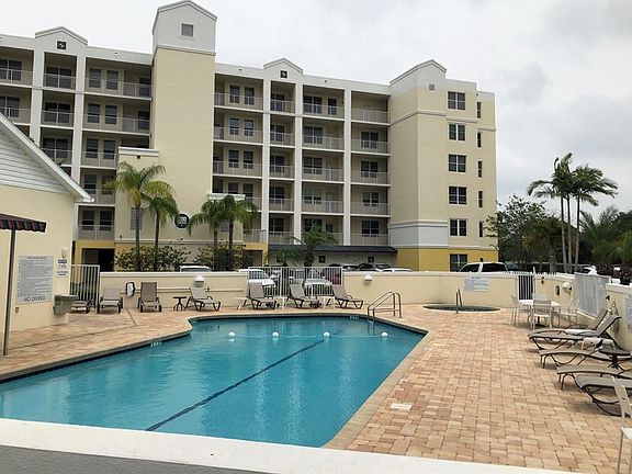 3rd image of 1200 Country Club Dr APT 1202