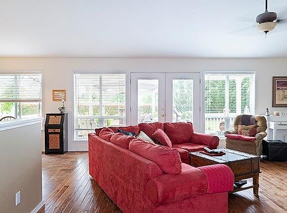 5th image of 975 SW Felicia Ln