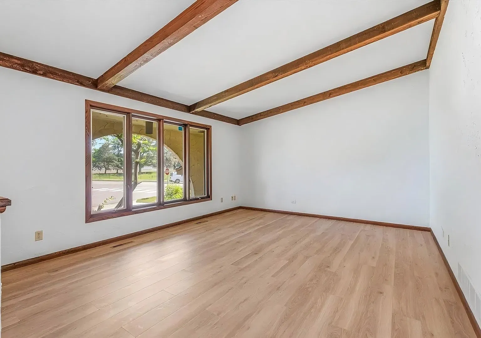 Checkout This 4bed 3bath Home in Shoreview! — Photo 4