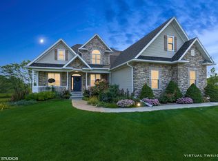 12776 Oakview Heights Dr, Story City, IA 50248
