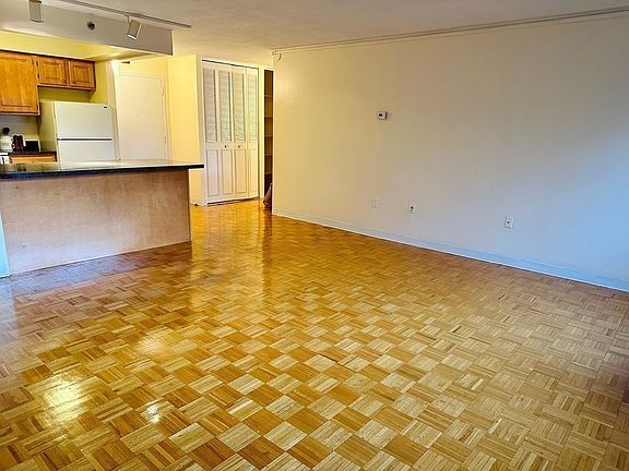 4th image of 1025 Hancock St Unit 3E