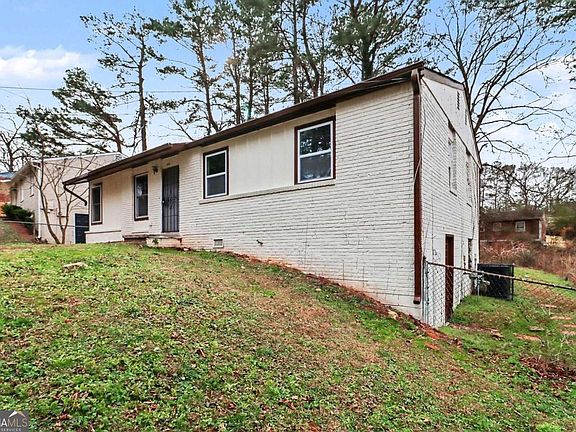 3rd image of 446 Fedora Way NW