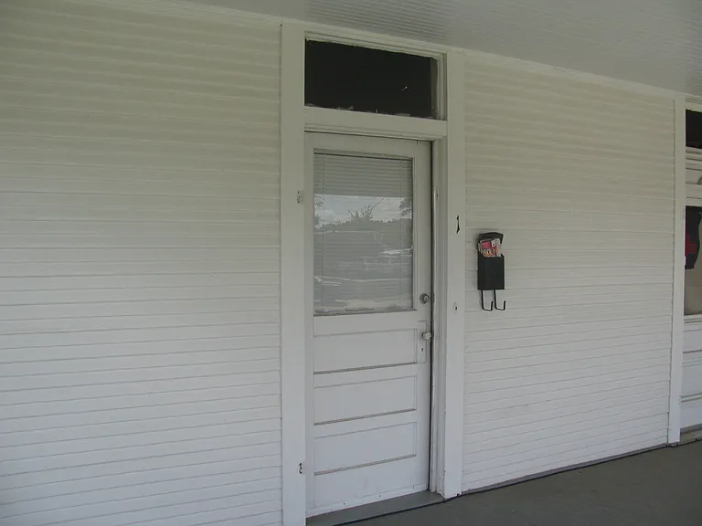 914 1st Avenue — Photo 3