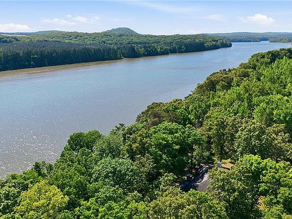 4th image of 2275 River Rd