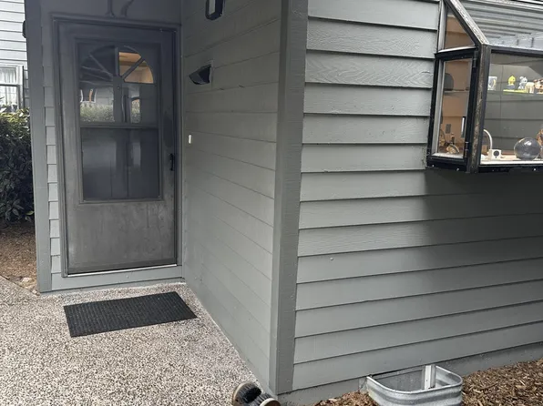 3250 NW Oceanview Dr APT 17, Newport, OR 97365