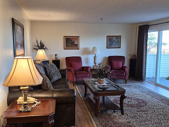 4th image of 1373 Post Road #2C
