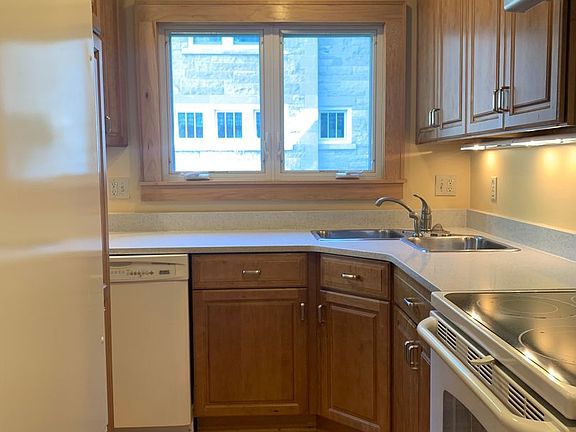 5th image of 413 Briarwood Ave SE #1