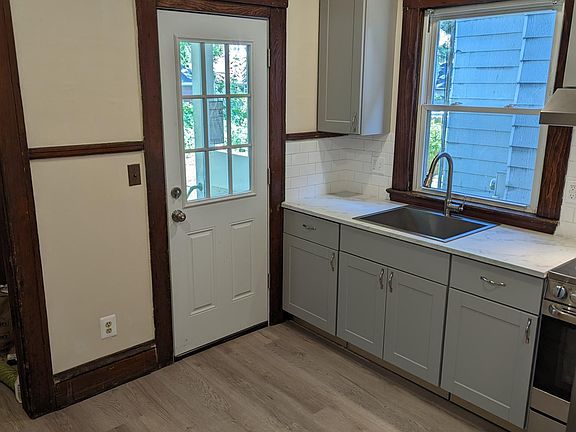 3rd image of 446 Melville St