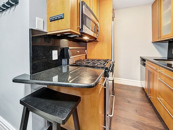 5th image of 220 E 57th St APT 3A