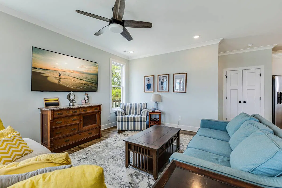4 bed, 3.5 bath, 1785 sqft, $2,240 — Photo 3