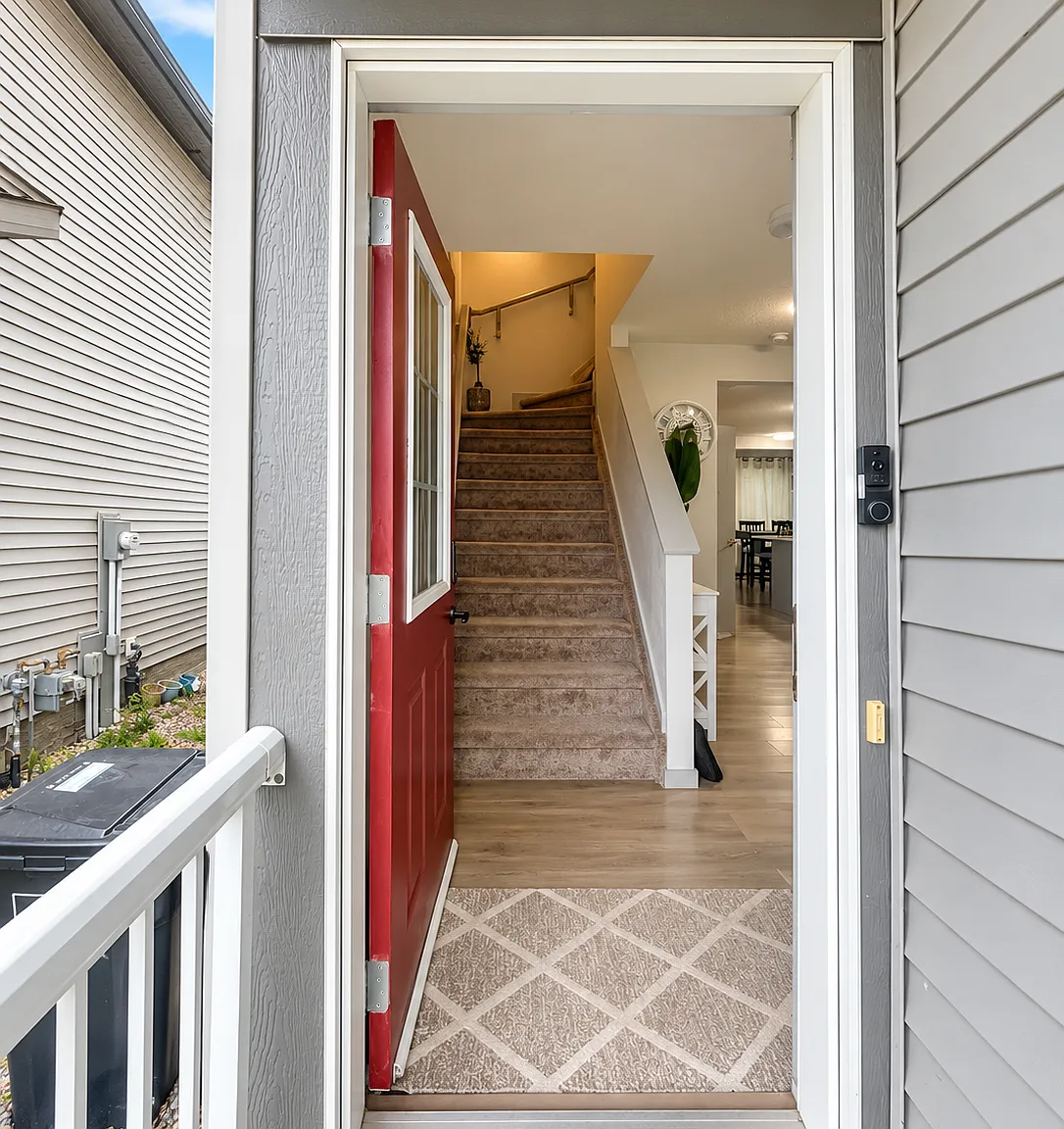 Spacious 4 Bedroom, 2.5 Bathroom Home in Maple | Finished Basement | Garage — Photo 2