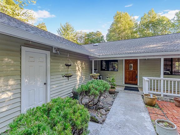 3rd image of 26205 Poppy Drive