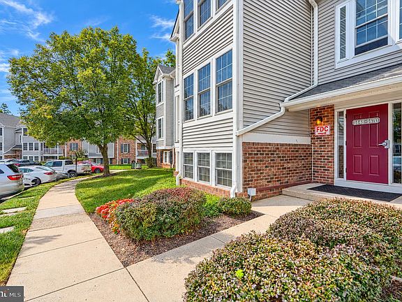 2nd image of 1470 Greenbriar Cir #2