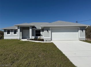 809 Poinsettia Ave, Lehigh Acres, FL 33972
