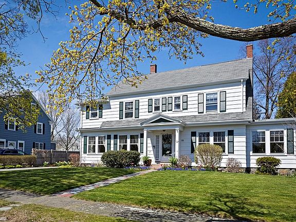 3rd image of 19 Brookhouse Dr