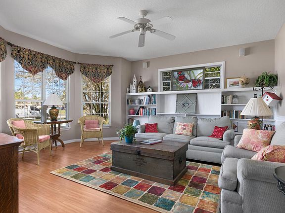 3rd image of 971 Stratford Pl