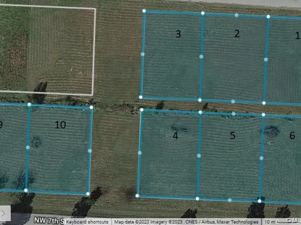 3 NW 8th St, Wagoner, OK 74467