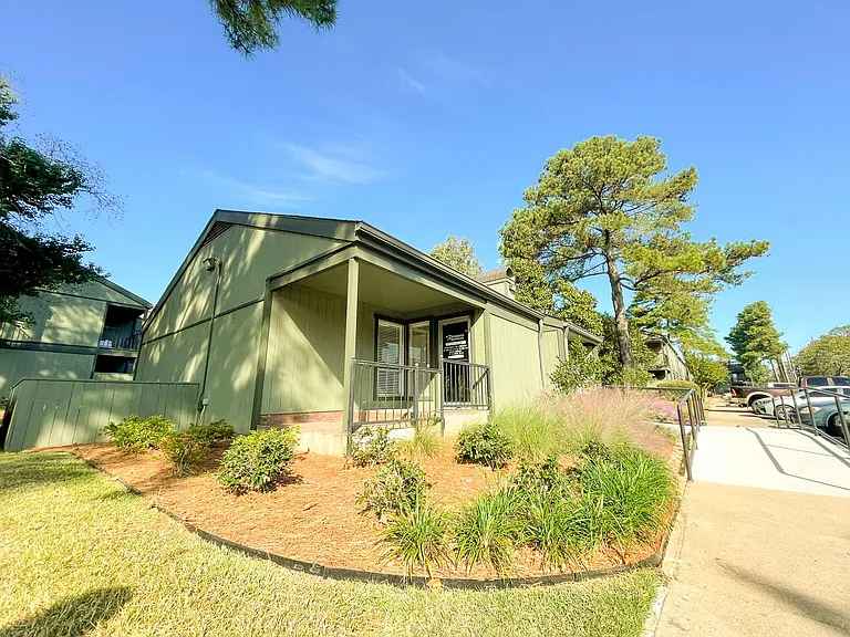 Seasons Apartments — Photo 14