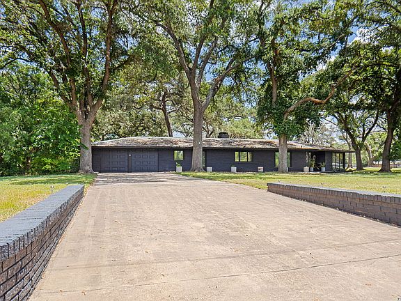2nd image of 100 DOGWOOD LN