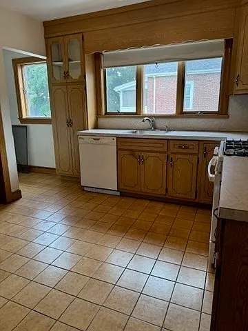 2 bed, 1.0 bath, 900 sqft, $2,700 — Photo 2