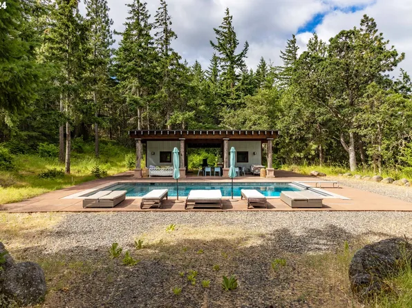 2058 State Rd, Mosier, OR 97040