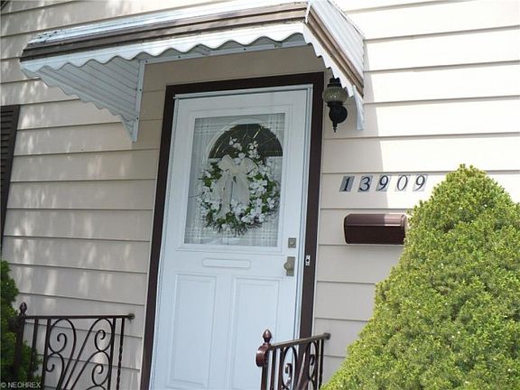 2nd image of 13909 York Blvd