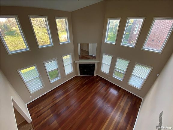 4th image of 770 Amberwood Dr