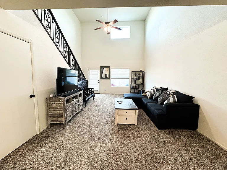7282 E 38th Ln — Photo 5