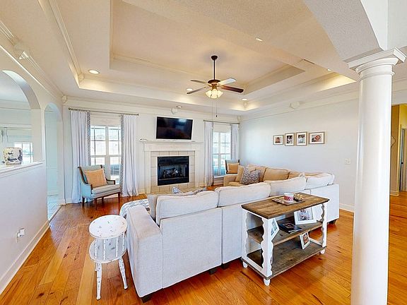 4th image of 216 Glen Oaks Dr
