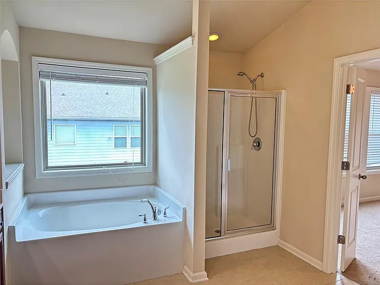 1012 Haley Woods Ct — Photo 11