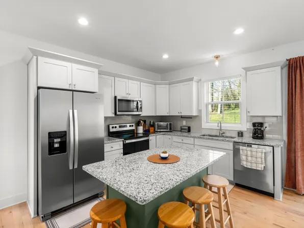 521 Lewis Ln, Charlotte, TN 37036