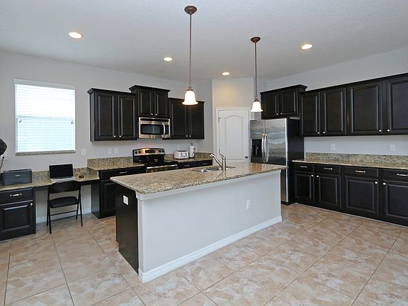 3rd image of 15618 Expedition St
